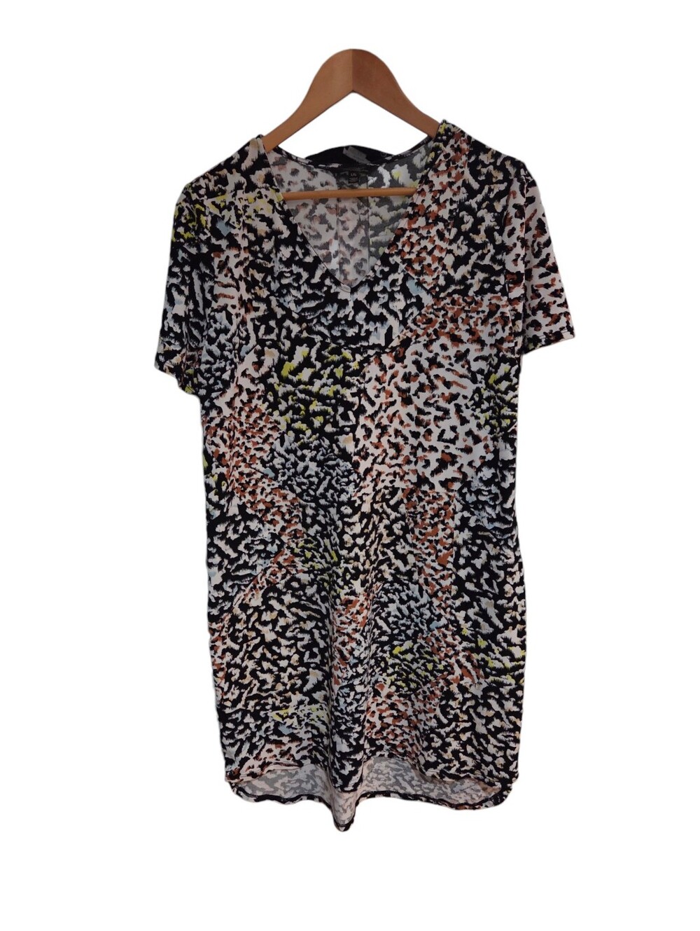 Christian Siriano - Multicolored Animal Print Short-sleeve V-neck Shift Dress - Picture 2 of 8